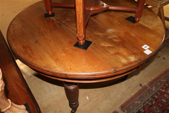 Late Victorian mahogany circular topped extending dining table